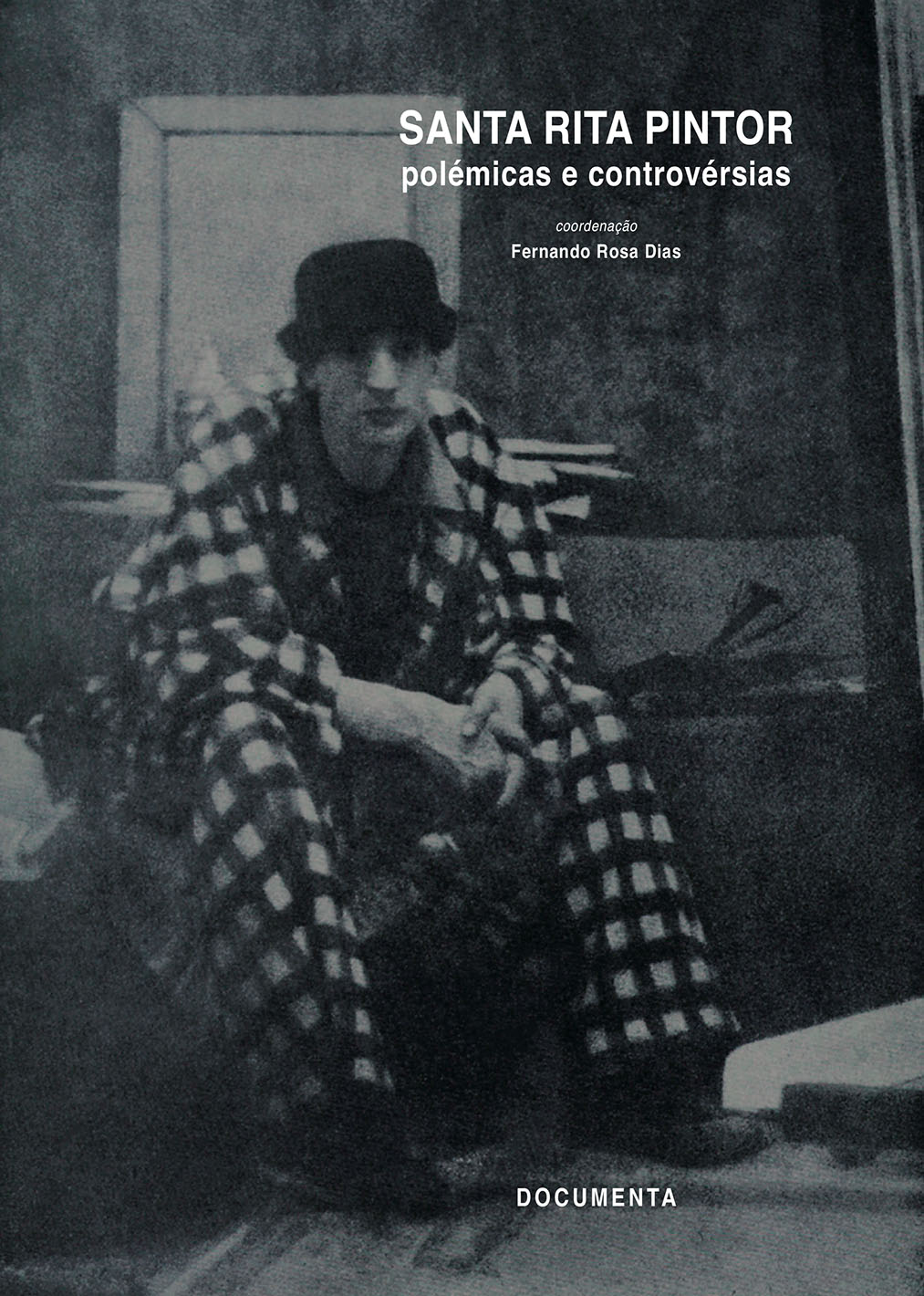 Santa Rita Pintor / Polémicas e Controvérsias Capa de livro com pessoa vestindo roupa xadrez e chapéu preto em fotografia a preto e branco