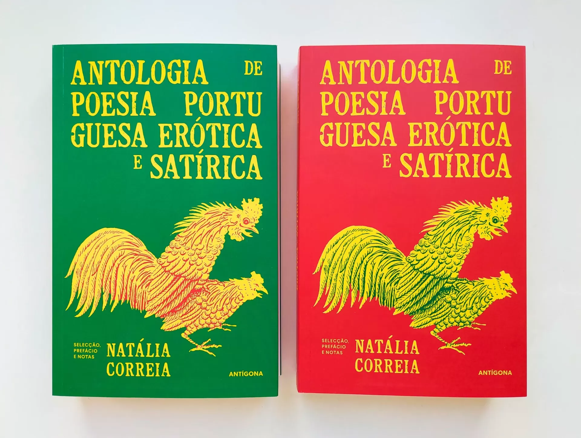 Antologia de Poesia Portuguesa Erótica e Satírica Dois livros com capas coloridas, verde e vermelha, com texto amarelo e imagem de galo