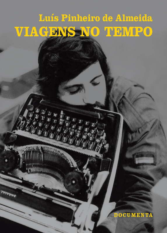 Viagens no Tempo Capa de livro com fotografia a preto e branco de homem segurando máquina de escrever e texto amarelo