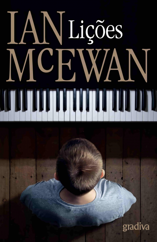 Lições Capa de livro com nome IAN MC EWAN, título Lições, piano e menino de costas
