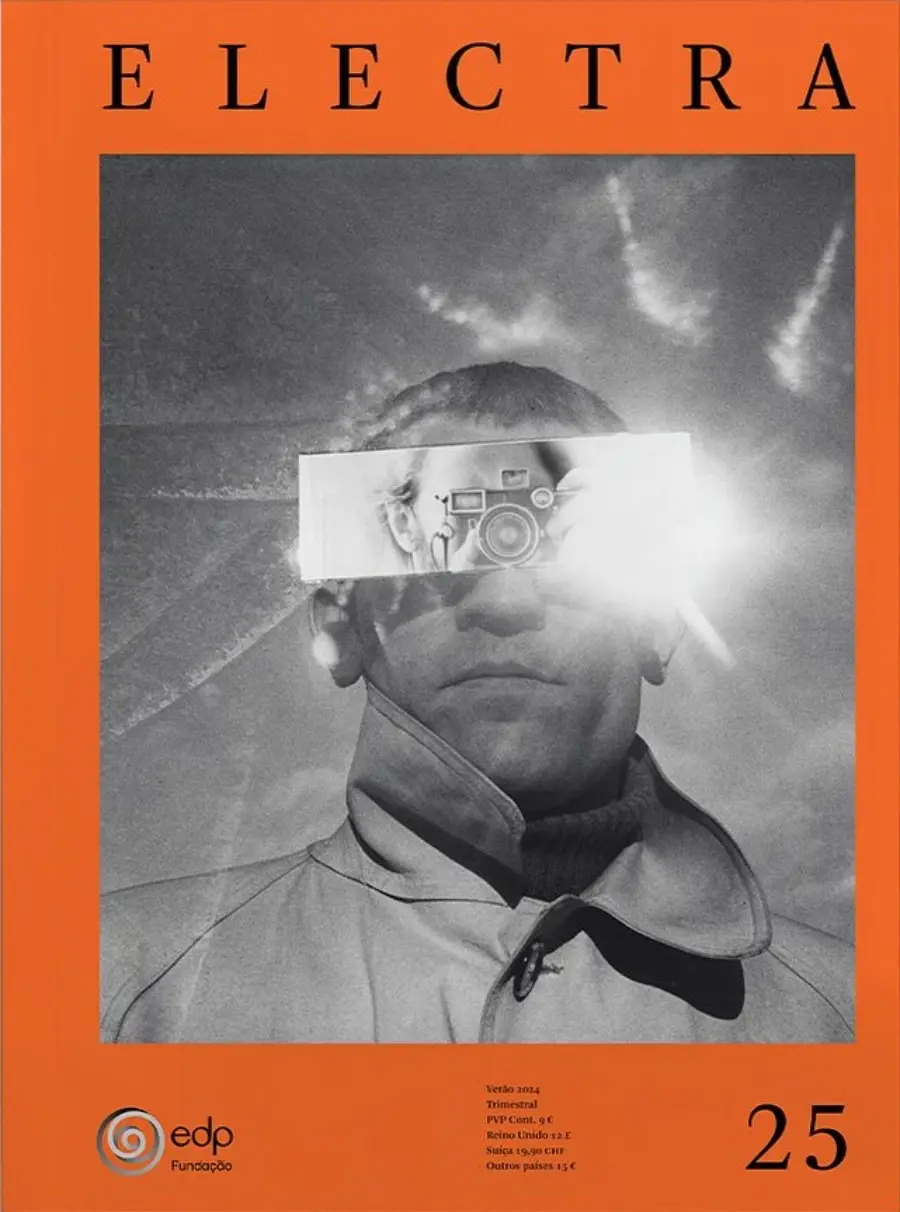 Electra 25 / Mentira Capa da revista ELECTRA com fotografia em preto e branco de homem com espelho refletindo flash