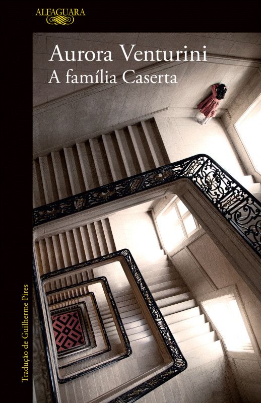 A família Caserta Capa do livro 'A família Caserta' com imagem de escadaria em espiral e pessoa na parte superior.