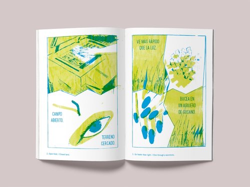 Spookytongue Livro ilustrado aberto com texto em espanhol e fundo rosa claro
