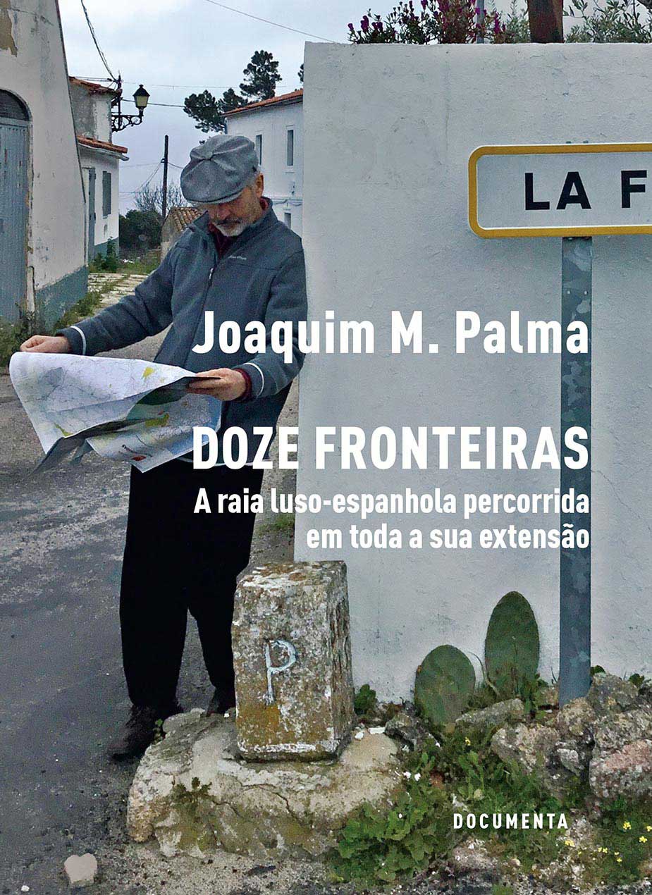 Doze Fronteiras - A Raia Luso-Espanhola Percorrida em Toda a Sua Extensão Homem lendo mapa junto a marco de fronteira e placa com o texto 'LA F' numa capa de livro.