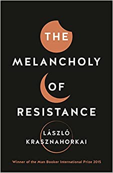 The Melancholy Of Resistance Capa de livro preto com texto em branco e laranja