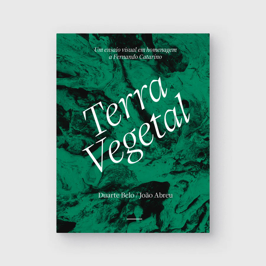 Terra Mineral - Terra Vegetal Capa de livro verde e preta com texto branco Terra Vegetal