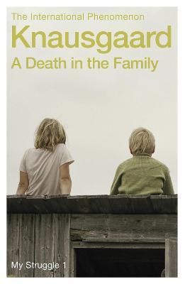 A Death In The Family (My Struggle, 1) Capa de livro 'Knausgaard A Death in the Family' com duas crianças sentadas de costas