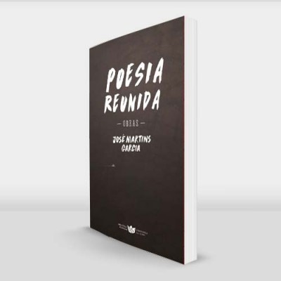 Livro com capa preta e título Poesia Reunida