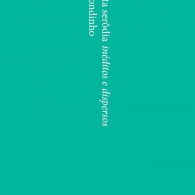 Capa de livro verde com texto branco vertical