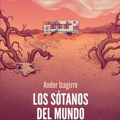 Capa do livro Los Sótanos Del Mundo com ilustração de deserto e veículo