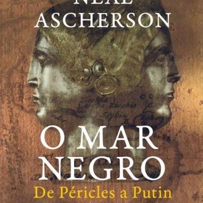 Capa do livro O Mar Negro de Neal Ascherson com duas faces em perfil e texto em branco e amarelo