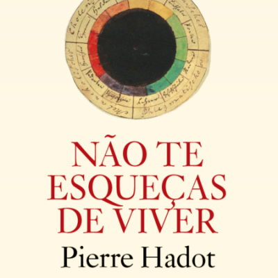 Capa do livro 'NÃO TE ESQUEÇAS DE VIVER' de Pierre Hadot com círculo colorido e fundo creme.