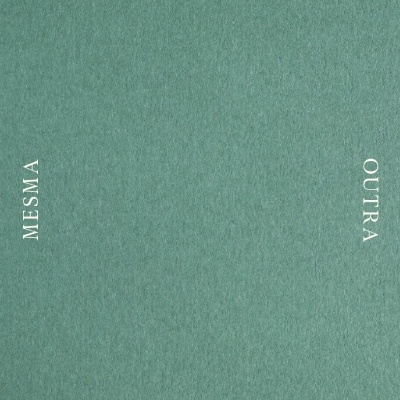 Capa verde com texto branco LISBOA, MESMA, OUTRA, CIDADE