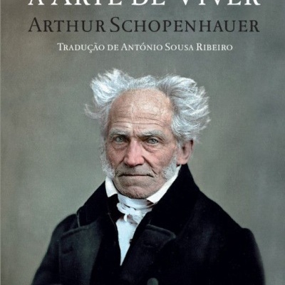 Capa de livro com título, autor e retrato de homem idoso