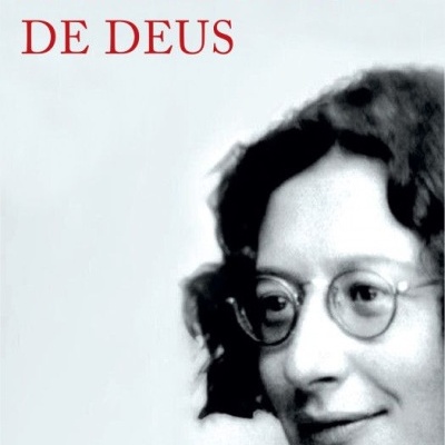 Capa de livro com texto e foto preto e branco de mulher de óculos.