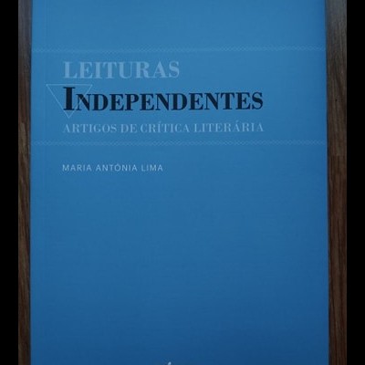 Capa de livro azul com título e autor visíveis