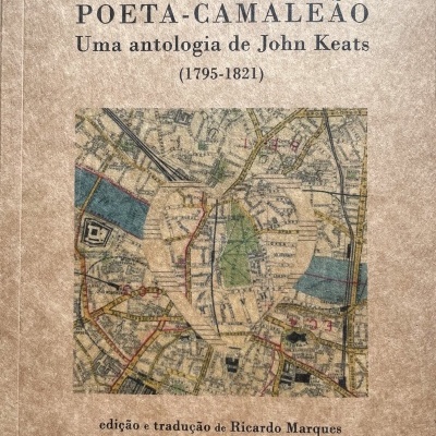 Capa de livro POETA-CAMALEÃO uma antologia de John Keats com mapa e texto em castanho