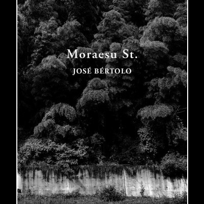 Capa de livro preta e branca com texto 'Moraesu St.' e 'JOSÉ BÉRTOLO'