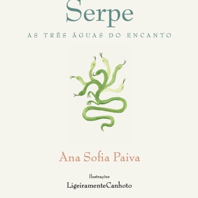 Capa de livro 'Serpe AS TRÊS ÁGUAS DO ENCANTO' com ilustração de serpente verde de várias cabeças