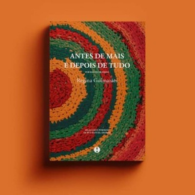 Livro com capa colorida e texto 'ANTES DE MAIS E DEPOIS DE TUDO'