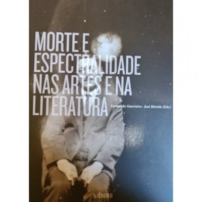 Capa de livro com título em branco e fotografia antiga de uma criança sentada