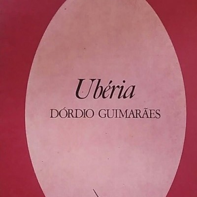 Capa de livro vermelho com texto Ubéria, Dórdio Guimarães e selo arcádia