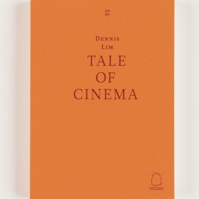 Livro laranja com texto vermelho TALE OF CINEMA
