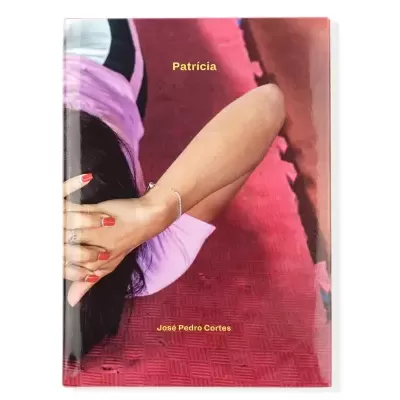 Capa de livro com fotografia de braço e texto Patrícia e José Pedro Cortes.