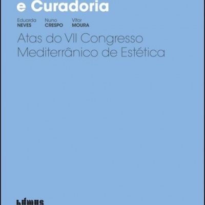Capa de livro azul claro com texto em branco e cinza