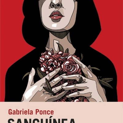 Capa de livro com figura feminina de capuz preto segurando flores vermelhas