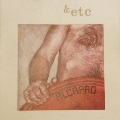 Capa de álbum com pintura de homem segurando tambor vermelho com palavra 'ALCAPRÃO'