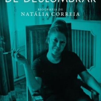 Capa de livro com mulher sentada e título O DEVER DE DESLUMBRAR