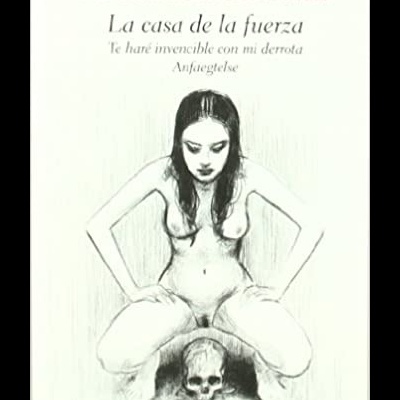 Capa de livro com mulher nua agachada sobre crânio e texto em espanhol