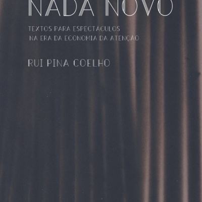Capa de livro TUDO É UM NADA NOVO com cortinas escuras ao fundo