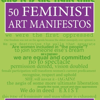 Capa verde clara do livro 50 Feminist Art Manifestos com textos em roxo e verde