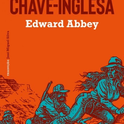 Capa de livro laranja com título em vermelho e ilustração azul de três pessoas a subir uma encosta rochosa