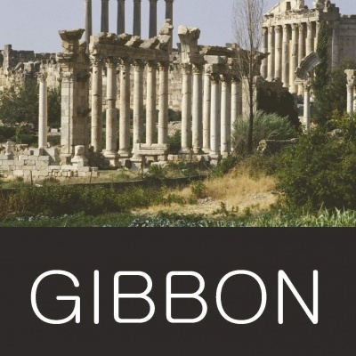 Capa de livro com ruínas romanas e texto GIBBON THE DECLINE AND FALL OF THE ROMAN EMPIRE