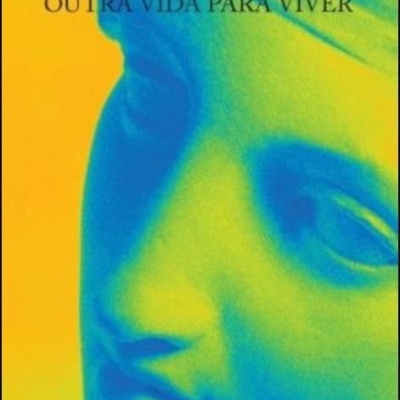 Capa do livro 'OUTRA VIDA PARA VIVER' de Theodor Kallifatides com rosto estilizado em azul e verde