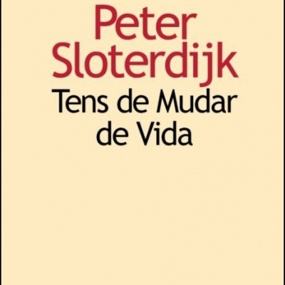 Capa de livro 'Tens de Mudar de Vida' de Peter Sloterdijk em fundo bege