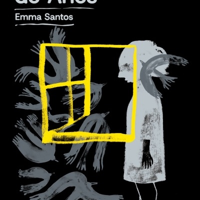 Capa de livro preta com título, autor, ilustração de figura humana e pássaros cinzentos, e quadrado amarelo.