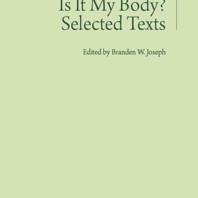 Capa de livro verde claro com texto preto 'Kim Gordon Is It My Body? Selected Texts'
