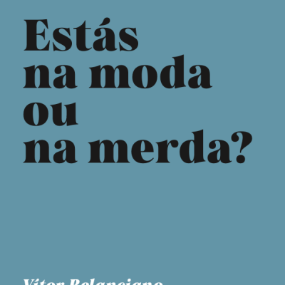 Texto em fundo azul que diz 'Estás na moda ou na merda?' com assinatura 'Vítor Belanciano'.