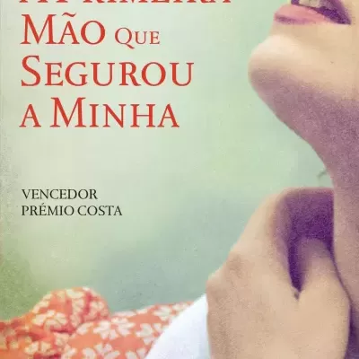 Capa de livro com título, autor e imagem de mulher sorridente, fundo verde claro.