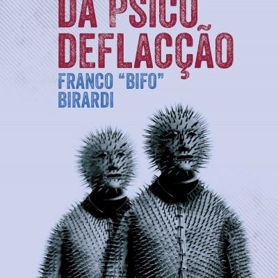 Capa de livro com duas figuras em roupa pontiaguda e título em vermelho e azul