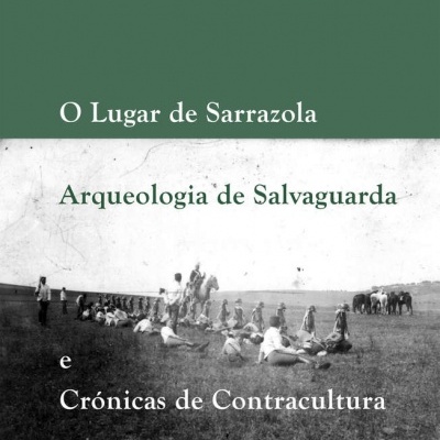 Capa de livro livro verde escuro com texto e foto histórica a preto e branco