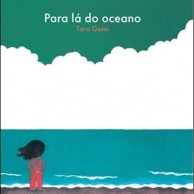Capa de livro 'Para lá do oceano' de Taro Gomi com ilustração de personagem junto ao mar
