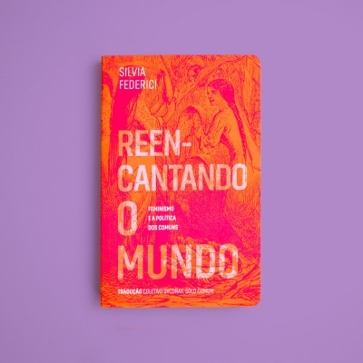 Livro com capa laranja e rosa com texto branco e ilustração de figuras femininas