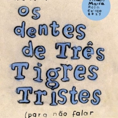 Capa de livro Os dentes de Três Tigres Tristes com selo de prémio azul