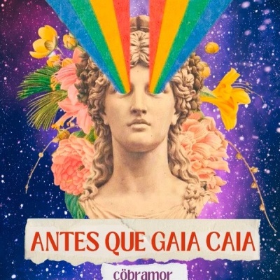 Capa de livro com cabeça de estátua clássica, raios coloridos saindo dos olhos e fundo estrelado