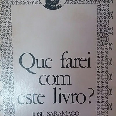Capa de livro 'Que farei com este livro?' de José Saramago com moldura decorativa e imagem de homem